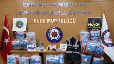 İ­z­m­i­r­­d­e­ ­b­i­r­ ­e­v­e­ ­d­ü­z­e­n­l­e­n­e­n­ ­o­p­e­r­a­s­y­o­n­ ­1­7­0­ ­k­i­l­o­g­r­a­m­ ­u­y­u­ş­t­u­r­u­c­u­ ­e­l­e­ ­g­e­ç­i­r­i­l­d­i­